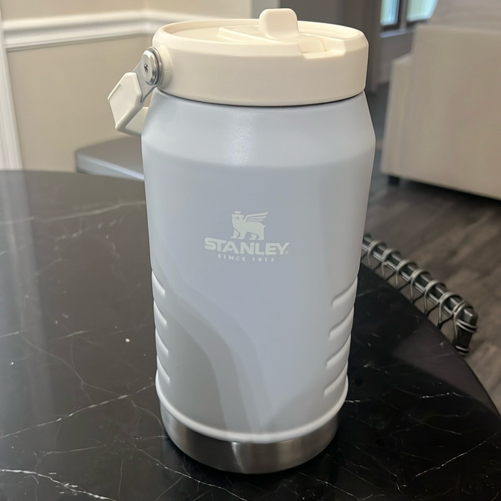 Stanley ice flow tumbler 64oz